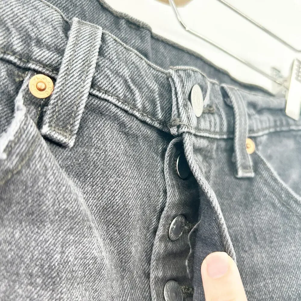 Levis 501 Womens Raw Hem Button Fly Ripped Distressed Straight Jeans‎ Size 28